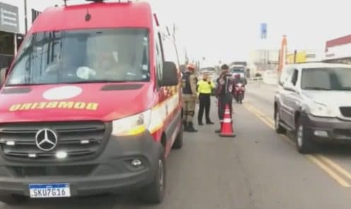 Colisão entre carro e moto deixa casal ferido na principal do Geisel, em João Pessoa