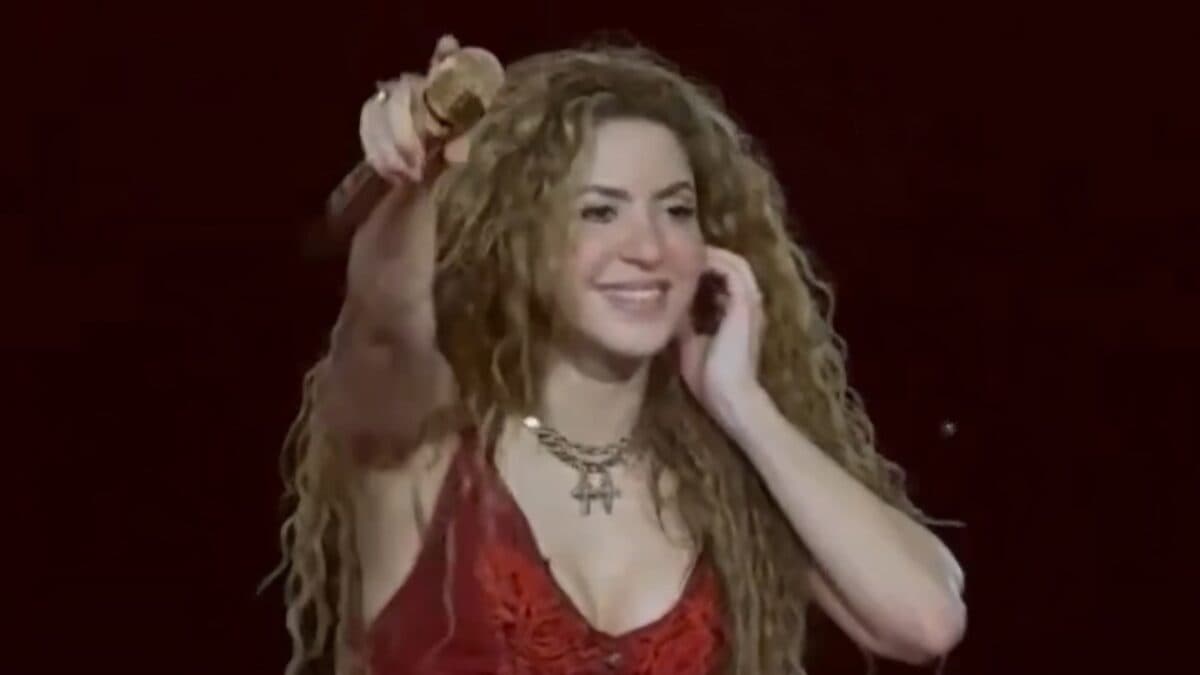 VÍDEO: Shakira surpreende e canta música de artista paraibano em show no Brasil