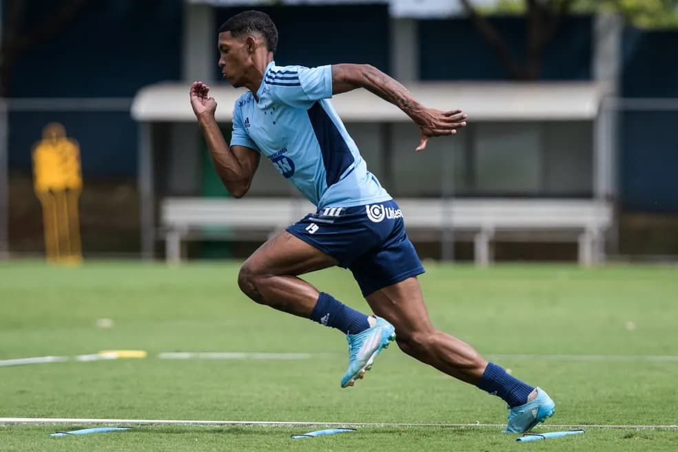 Botafogo-PB anuncia saída de Vitor Leque