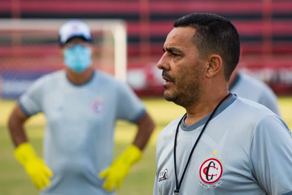 Campinense anuncia Evandro Guimarães como novo treinador