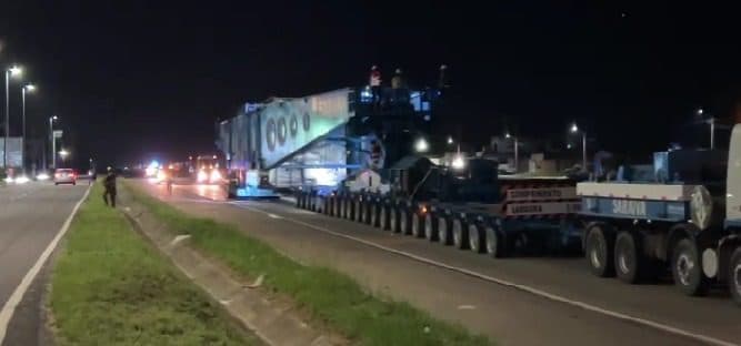 Pausa da escolta do transformador provoca desvio do trânsito na BR-101, em Alhandra; confira detalhes