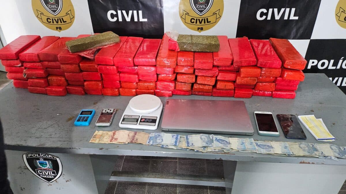 Mercadinho usado como 'ponto do tráfico' é fechado pela Polícia, em Guarabira; homem é preso