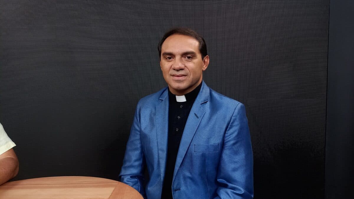 Padre Nilson Nunes chama Frei Gilson de "fenômeno" e rebate críticas contra religioso: "misturar religião com política não combina"