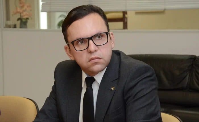 Ex-juiz da Paraíba é expulso de condomínio de luxo no Rio de Janeiro