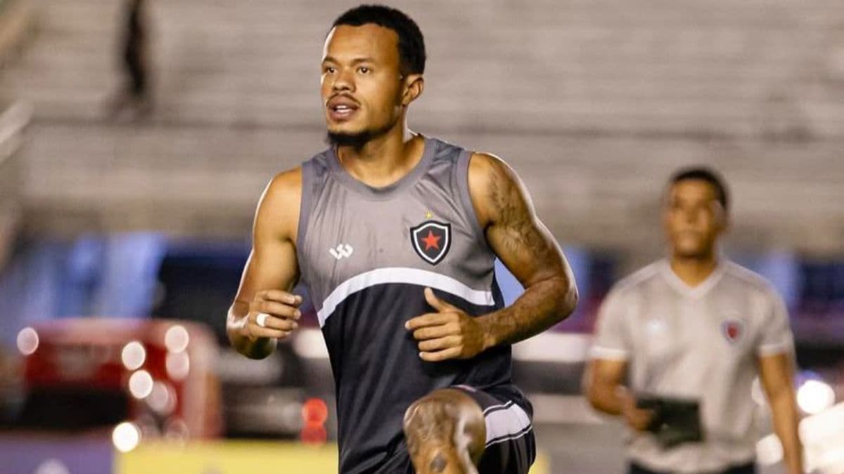 Botafogo-PB anuncia rescisão com lateral-esquerdo Mateus Rodrigues