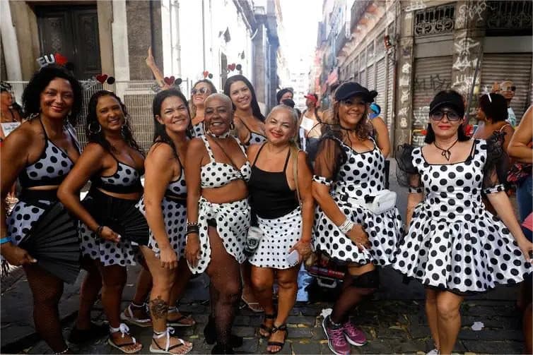 Bola Preta aposta na tradição em desfile no dia do aniversário do Rio e reúne 700 mil pessoas