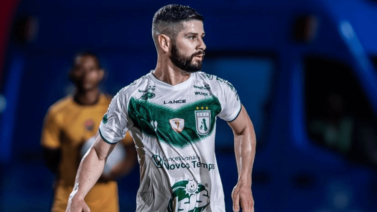 Sousa anuncia rescisão de contrato com quatro jogadores