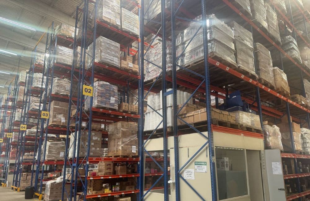 Distribuidora de alimentos é interditada por irregularidades em Santa Rita; cerca de 15 toneladas de produtos são descartados