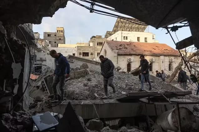 'Vocês têm 20 minutos para sair': Ataque aéreo israelense destrói parte do último hospital em funcionamento na Cidade de Gaza