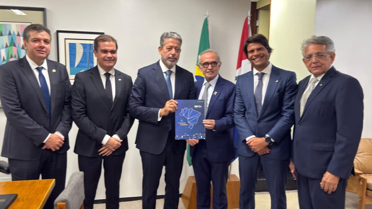 Cícero Lucena firma posição favorável à isenção do imposto de renda mas rejeita que municípios percam receita