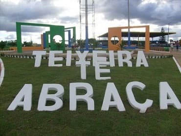 TCE intima prefeito de Teixeira para explicar aumento de mais de 85% no número de servidores temporários