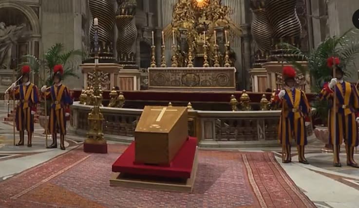 Corpo do papa Francisco é sepultado na Basílica de Santa Maria Maior
