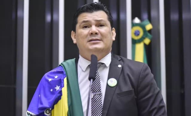 Direção da Câmara quer suspender por 6 meses deputado que ofendeu Gleisi