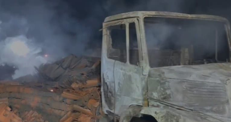 Caminhão e um automóvel batem de frente na BR-230 entre Pombal e Aparecida