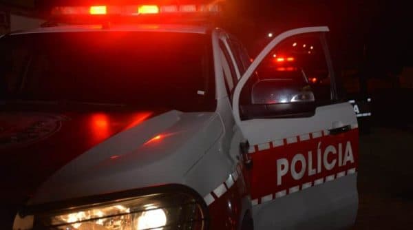 Homem é preso pela polícia suspeito de agredir a própria esposa em Cajazeiras