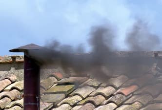 Fumaça preta: segundo dia de votação começa sem escolha do novo papa e conclave continua