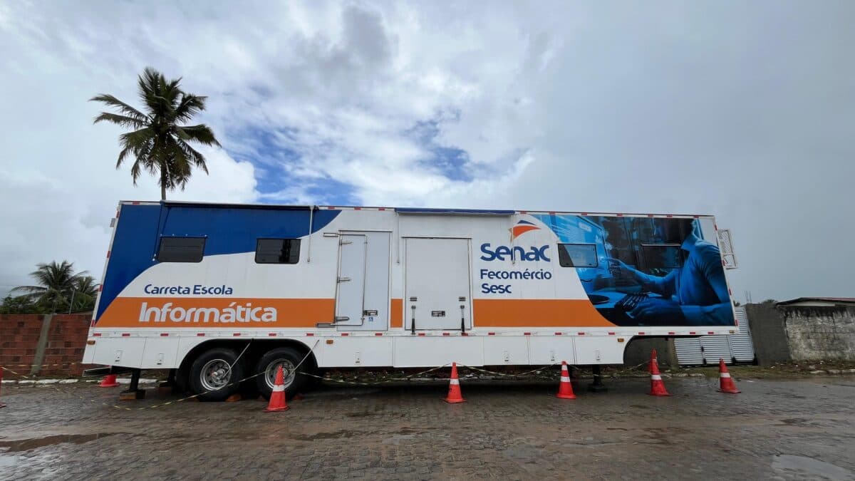Conde recebe carreta-escola do Senac com cursos gratuitos de informática e gastronomia; veja cronograma