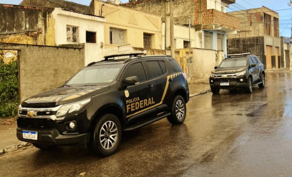 Polícia Federal deflagra operação e cumpre mandado em Esperança