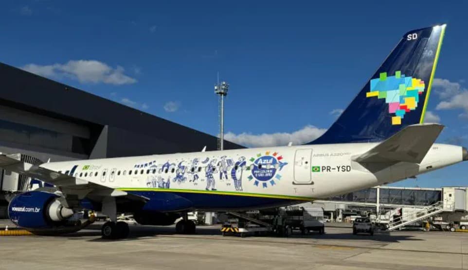 Azul presta homenagem à festa de São João na Paraíba com aeronave adesivada