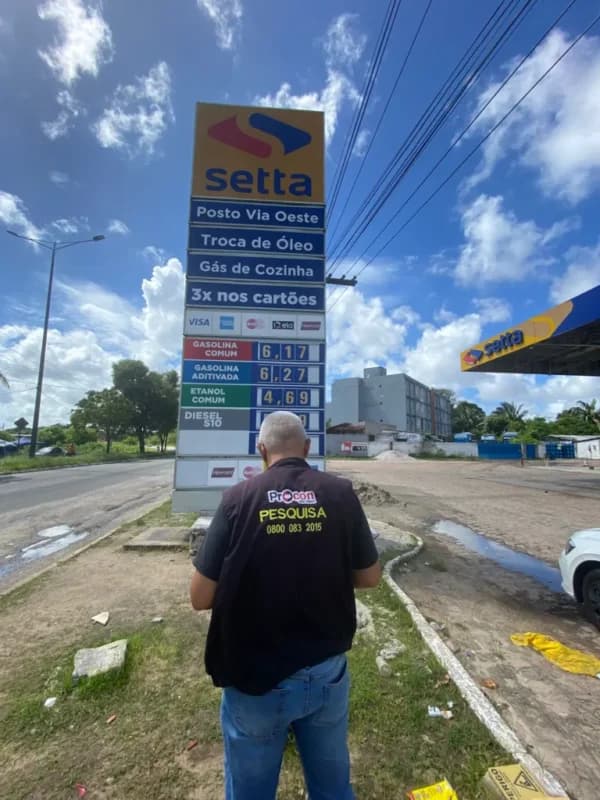 Menor preço da gasolina cai R$ 0,10 nas bombas em relação à semana passada, revela Procon João Pessoa