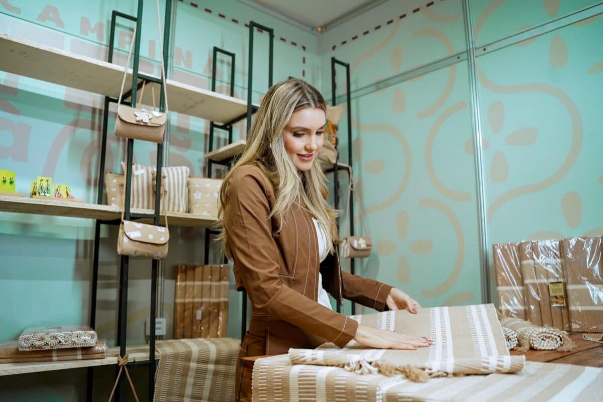 Desfile com figurinos em renda renascença e macramê de artistas paraibanos acontecerá no Parque do Povo