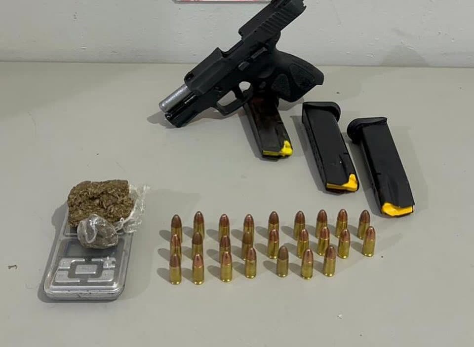 Homem é preso por suspeita de tráfico de drogas e arma é apreendida em comunidade de Santa Rita