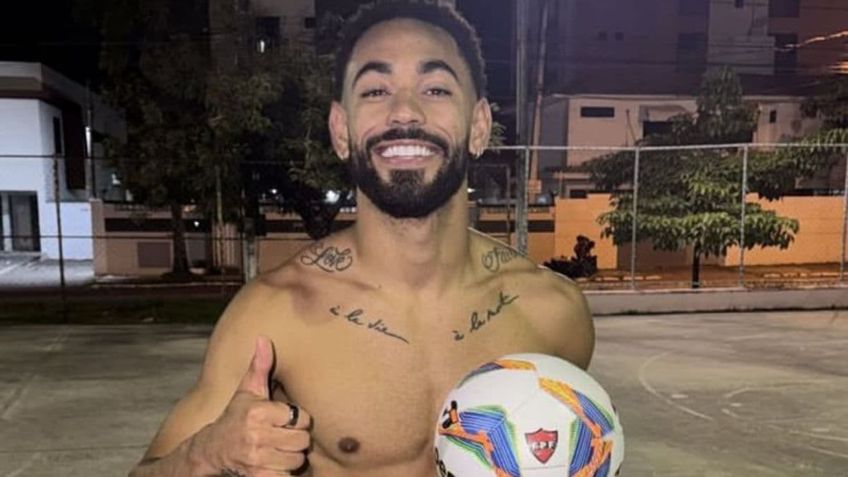 Matheus Cunha convoca pelada improvisada em João Pessoa; veja vídeos