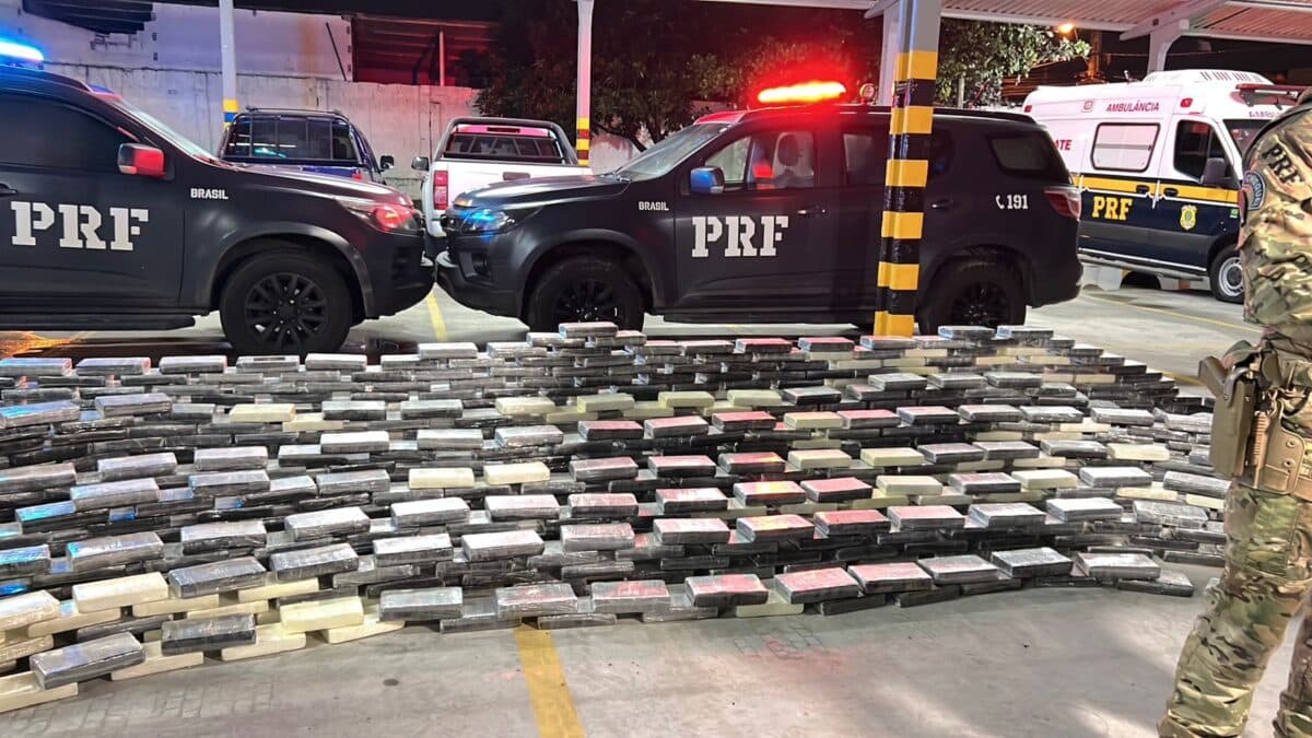 PRF apreende mais de 1,3 tonelada de cocaína em Alhandra; prejuízo para o crime é de R$ 46 milhões