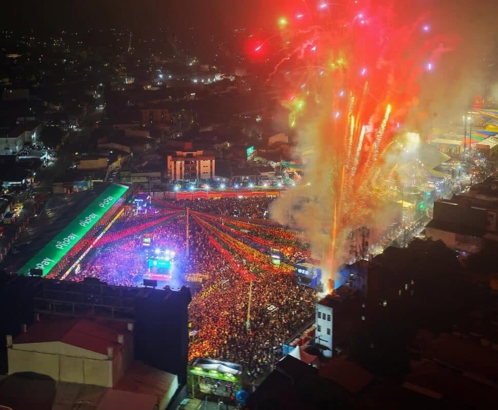 Mais de 100 mil pessoas passaram pelo Parque do Povo na véspera de São João