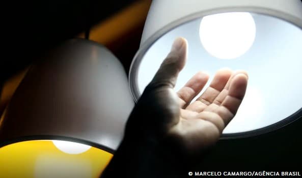 Contas de luz permanecem com bandeira tarifária vermelha em julho