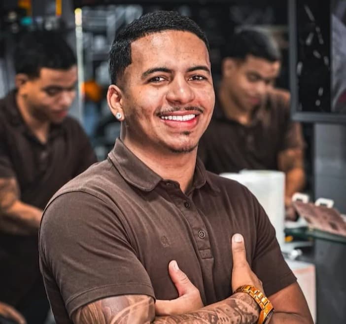 Barbeiro de 25 anos é assassinado a tiros e duas pessoas são baleadas em Cruz das Armas