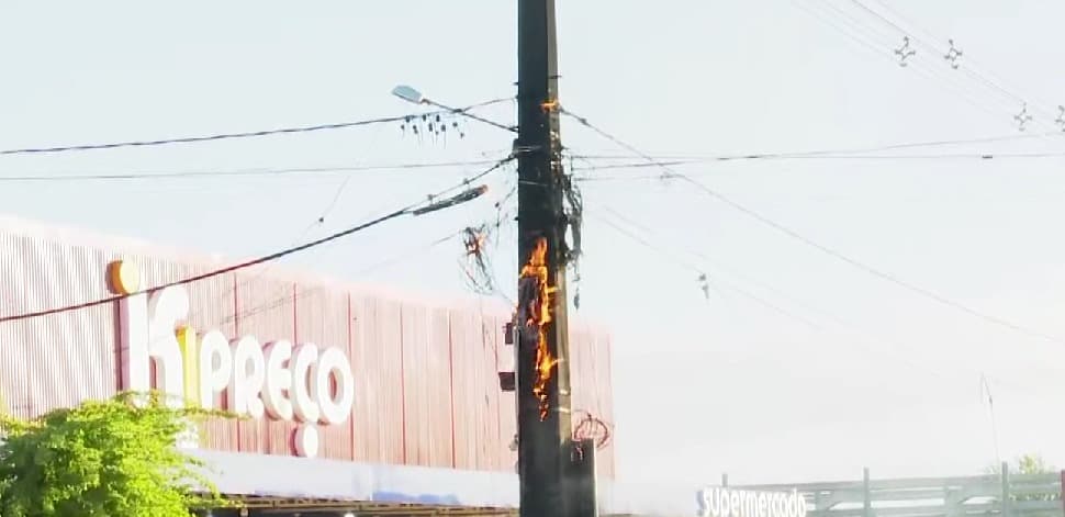 SUSTO: poste pega fogo em uma das principais avenidas de Santa Rita