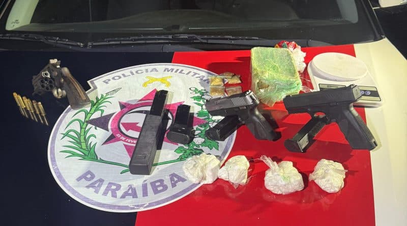 Ação da Polícia Militar apreende armas e drogas em bairros de João Pessoa
