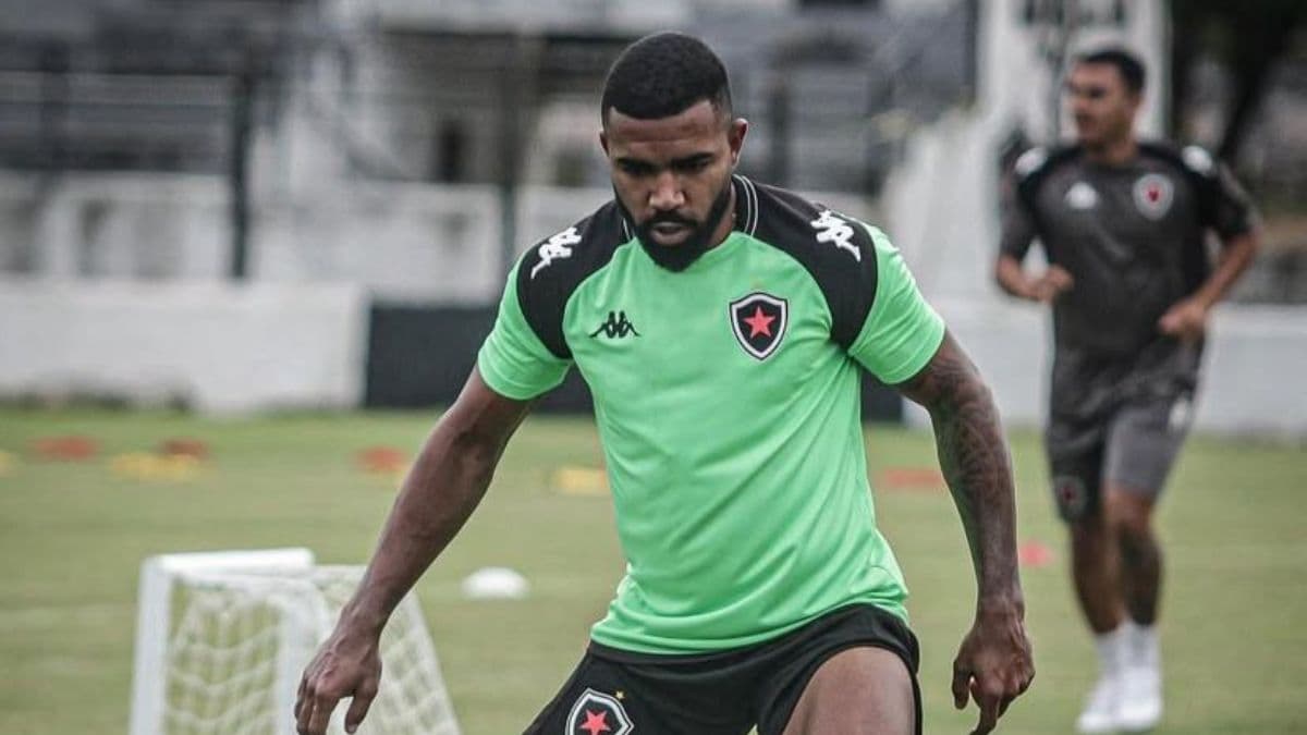 Botafogo-PB perde Evandro por suspensão, mas tem volta de Thallyson no jogo contra o Brusque