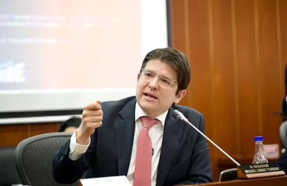 Morre Miguel Uribe, pré-candidato a presidente baleado na Colômbia