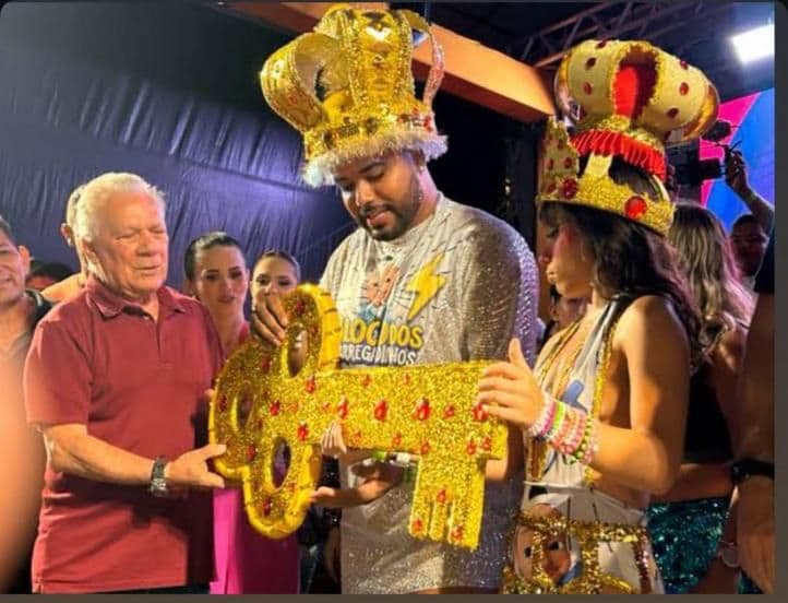 Ex-prefeito de Cajazeiras, Zé Aldemir, entregou a chave da cidade a influenciador acusado de 'adultização' de menores