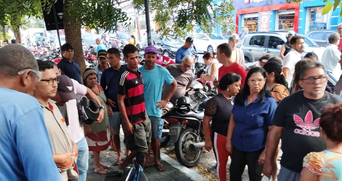 Praça 1817: homem é assassinado em área movimentada do comércio de João Pessoa e tiros assustam população