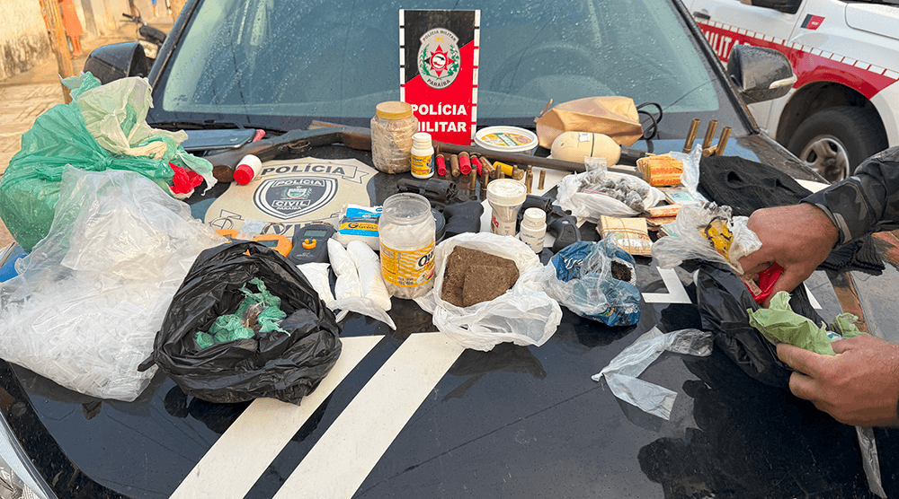 Homem é preso e polícia apreende armas, celulares e mais de R$ 4 mil no Sertão da Paraíba