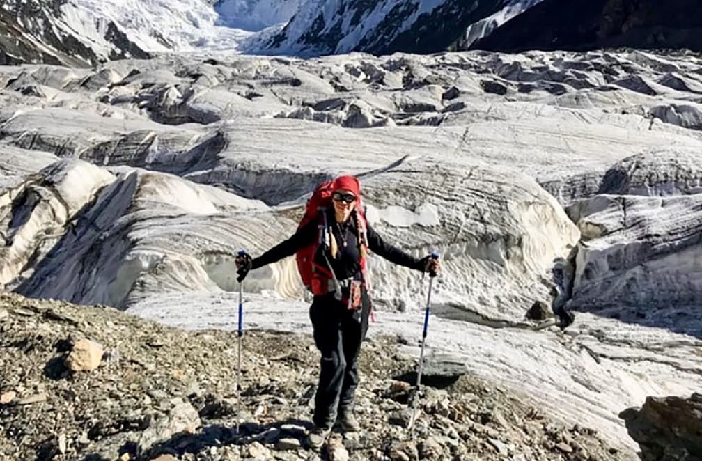Equipes tentam salvar alpinista presa há quase duas semanas em montanha do Quirguistão
