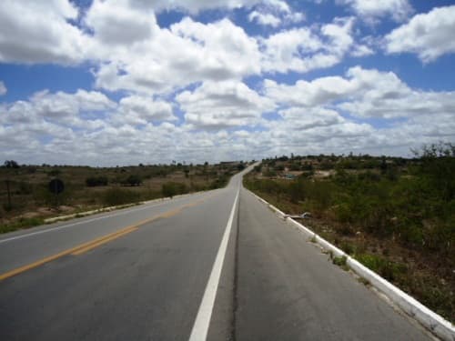 Uma pessoa morre e duas ficam feridas em acidente de moto na BR-104 na cidade de Esperança