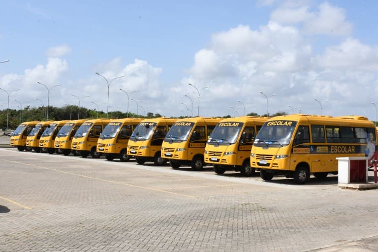 João Azevêdo anuncia entrega de 100 ônibus escolares para os municípios da Paraíba