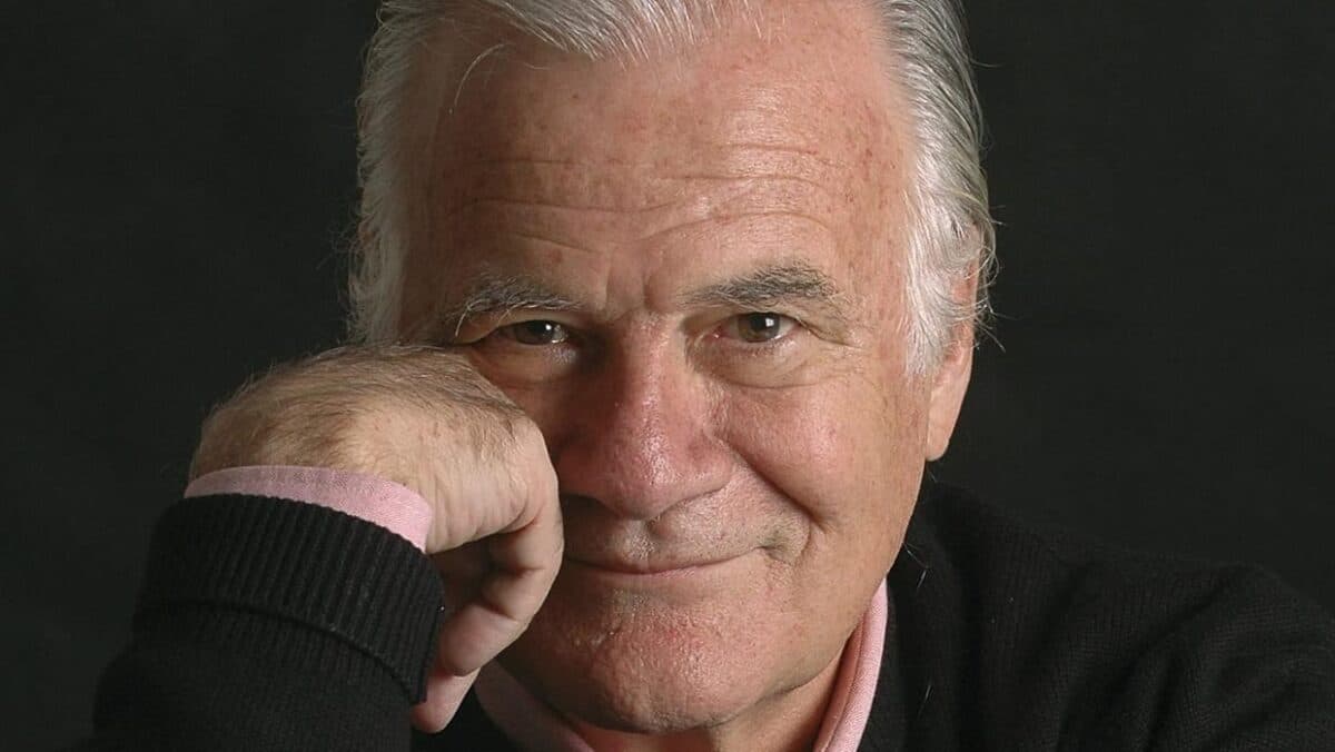 Morre jornalista Mino Carta, referência da imprensa brasileira, aos 91 anos