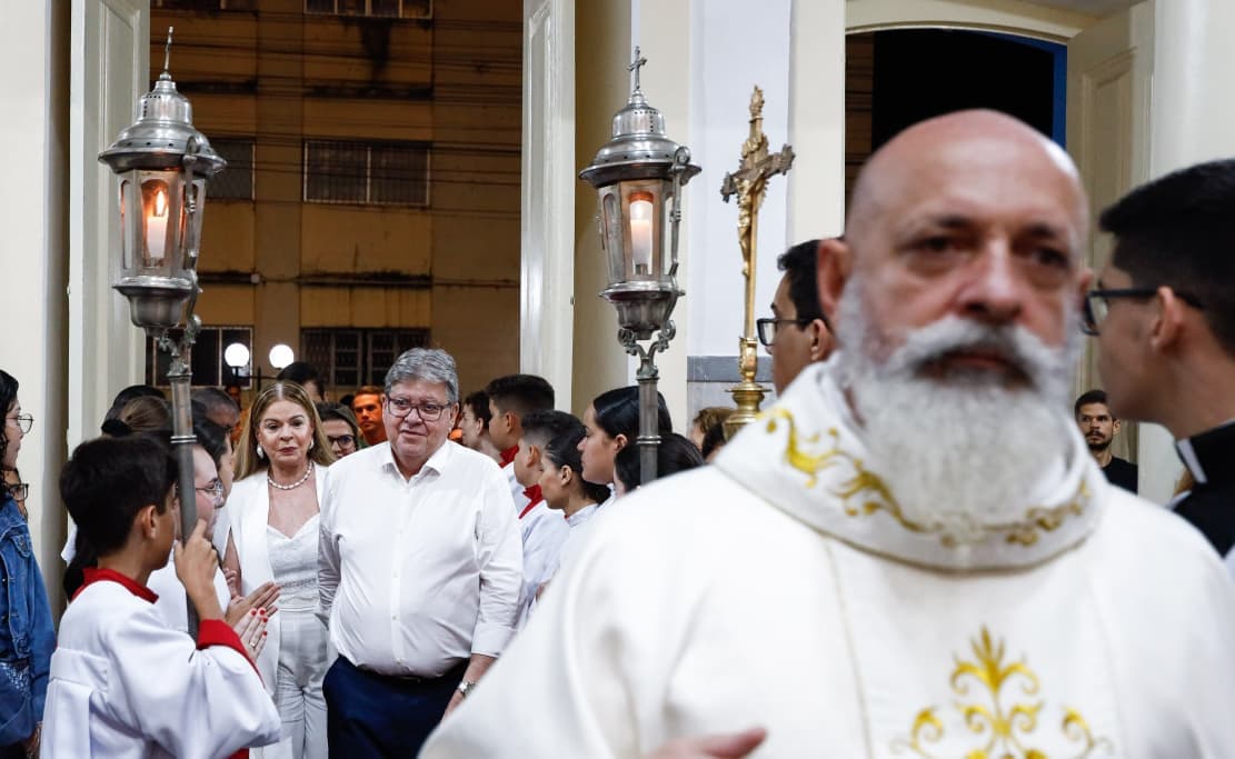 João Azevêdo participa de missa pela restauração da Igreja de Lourdes e destaca ICMS Cultural na preservação do Centro Histórico da Capital