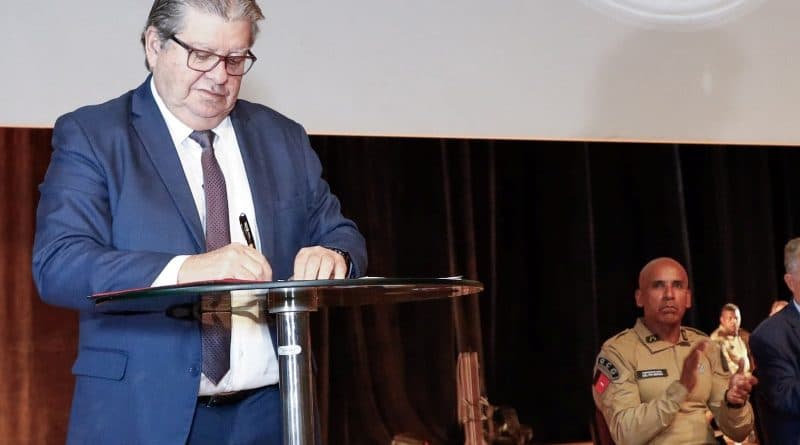 João Azevêdo entrega atos de promoções de oficiais da Polícia Militar nesta quarta-feira