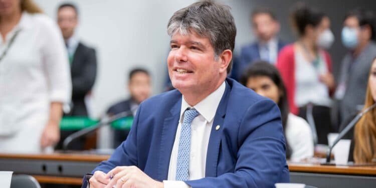 Ruy Carneiro defende PL que isenta Imposto de Renda até R$ 5 mil e que super-ricos paguem mais impostos: "parar de punir quem ganha pouco"