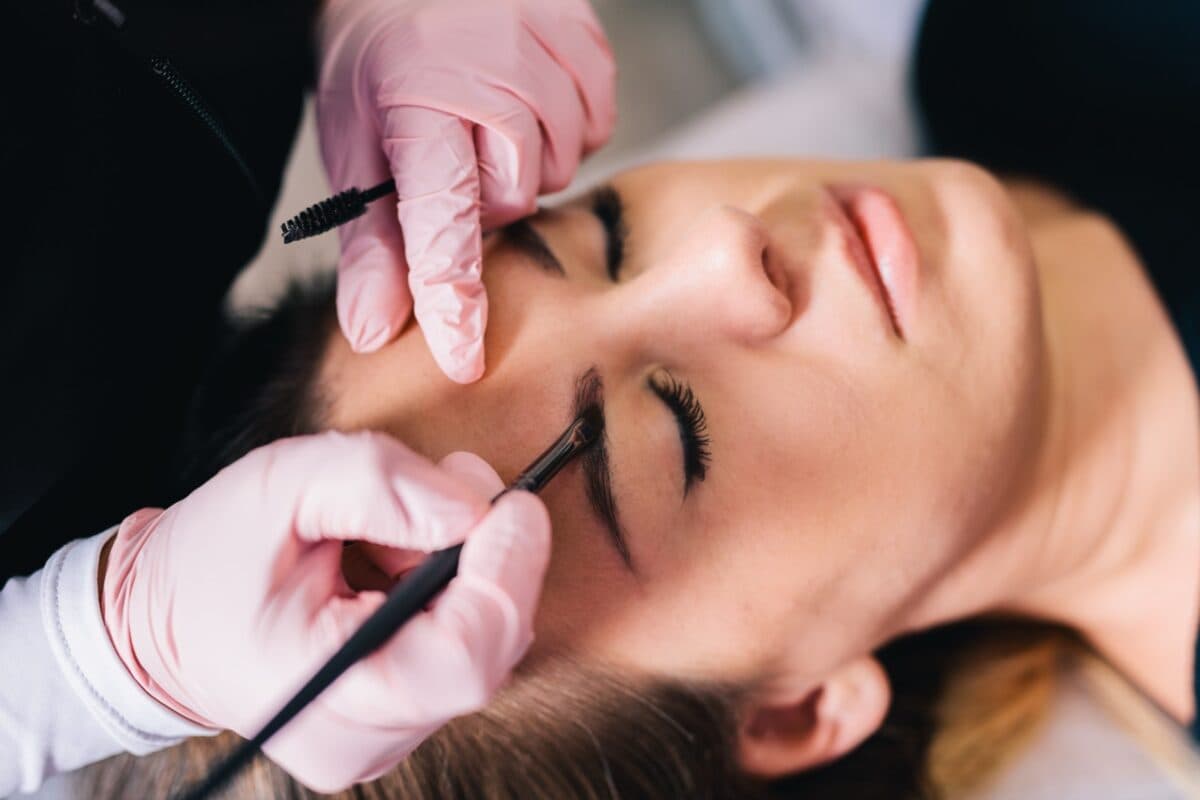 Sobrancelhas Perfeitas: O método para lotar sua agenda e conquistar a independência financeira