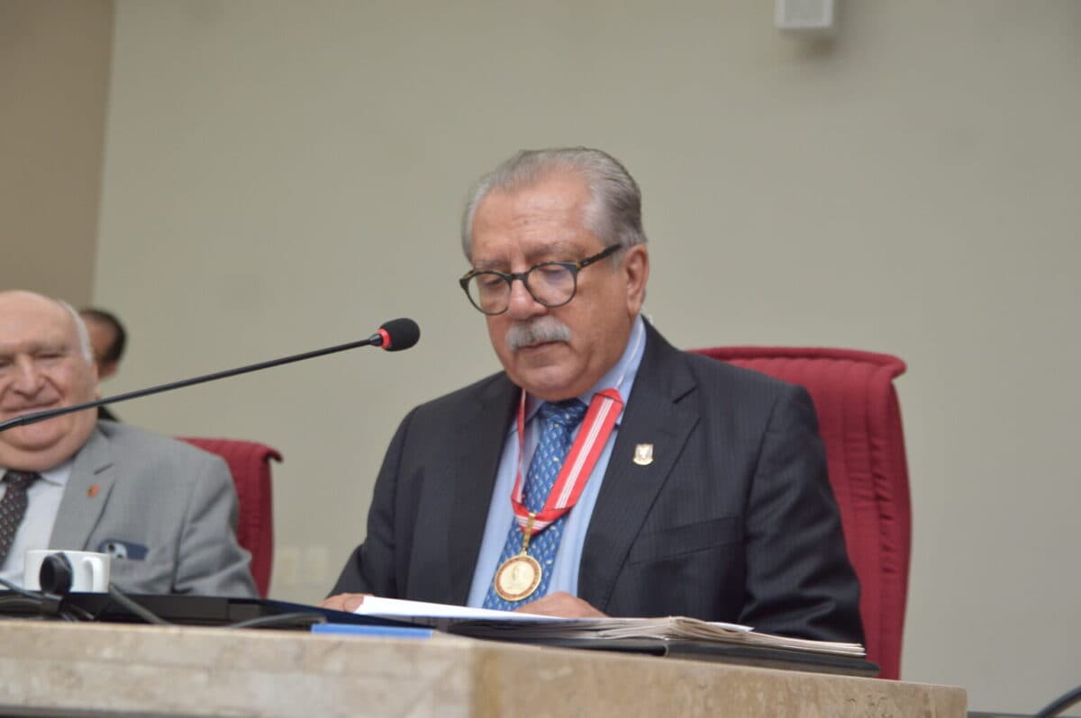 Aposentadoria: Conselheiro Catão recebe medalha Cunha Pedrosa ao encerrar trajetória no TCE-PB