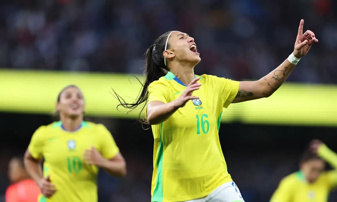 Seleção feminina de futebol vence amistoso contra Inglaterra