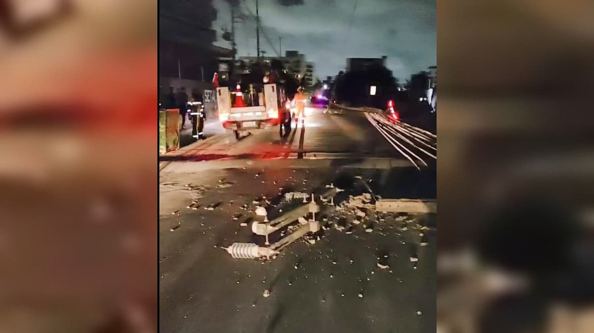 Motorista perde controle do carro, colide com postes e tomba em Cabedelo