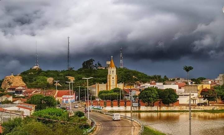 TCE dá 20 dias para prefeito de Teixeira explicar irregularidades em seleção para cuidadores